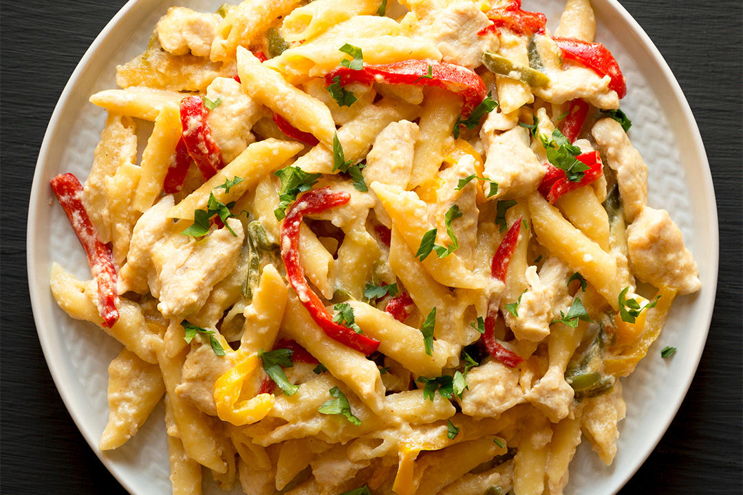 Chicken Fajita Pasta with Chipotle Alfredo Sauce - Mazola® Oils